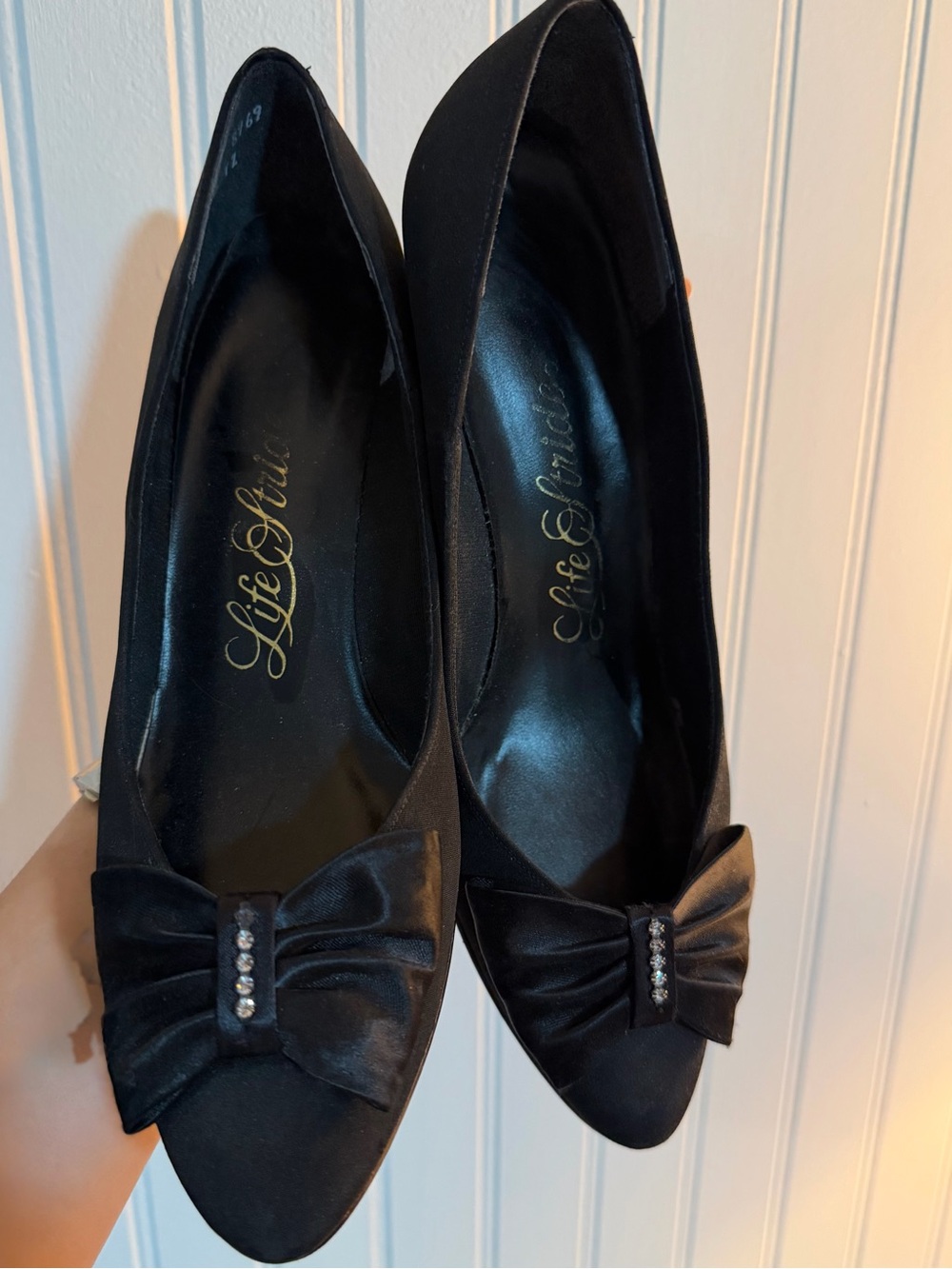 LifeStride Black Satin Bow Kitten Heels Rhinestone Pumps Women’s Size 7